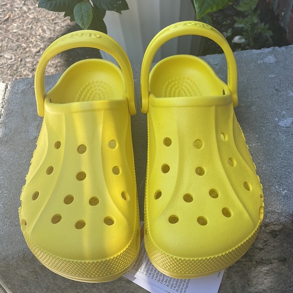 New yellow CROCS - Picture 4 of 7